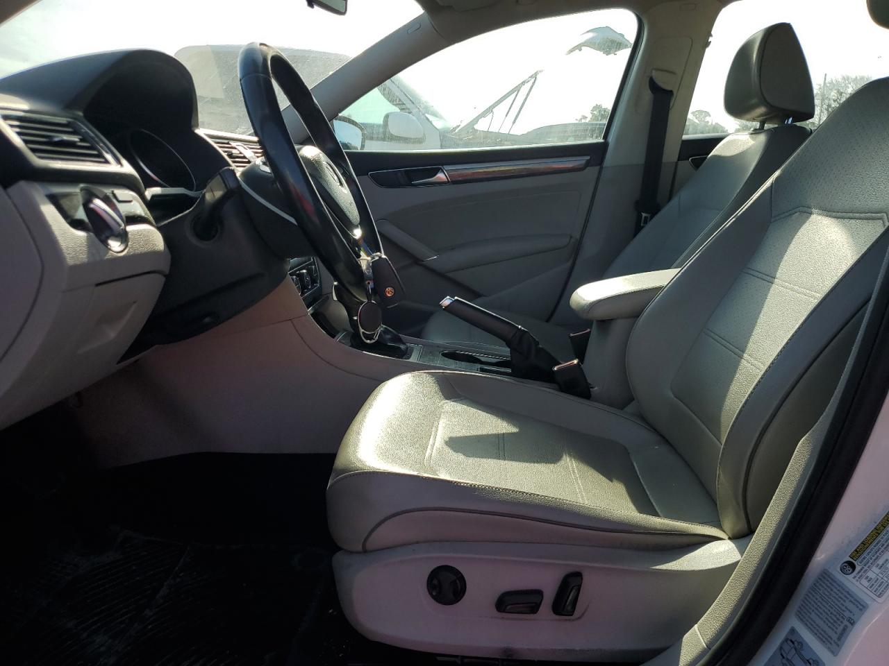 2018 Volkswagen Passat Se VIN: 1VWBA7A33JC015130 Lot: 64163855