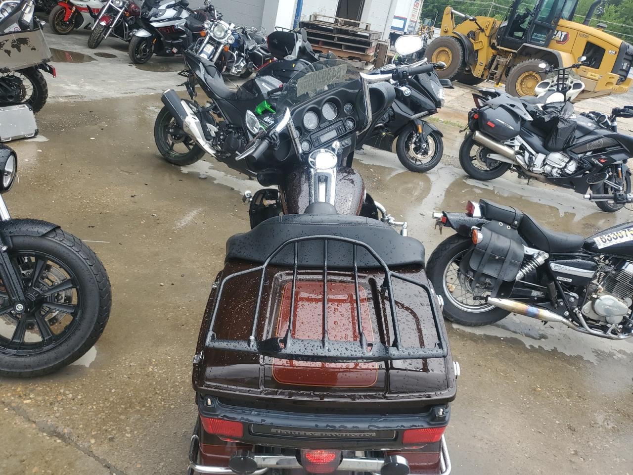 2011 Harley-Davidson Flhtcu VIN: 1HD1FC411BB650565 Lot: 64392055