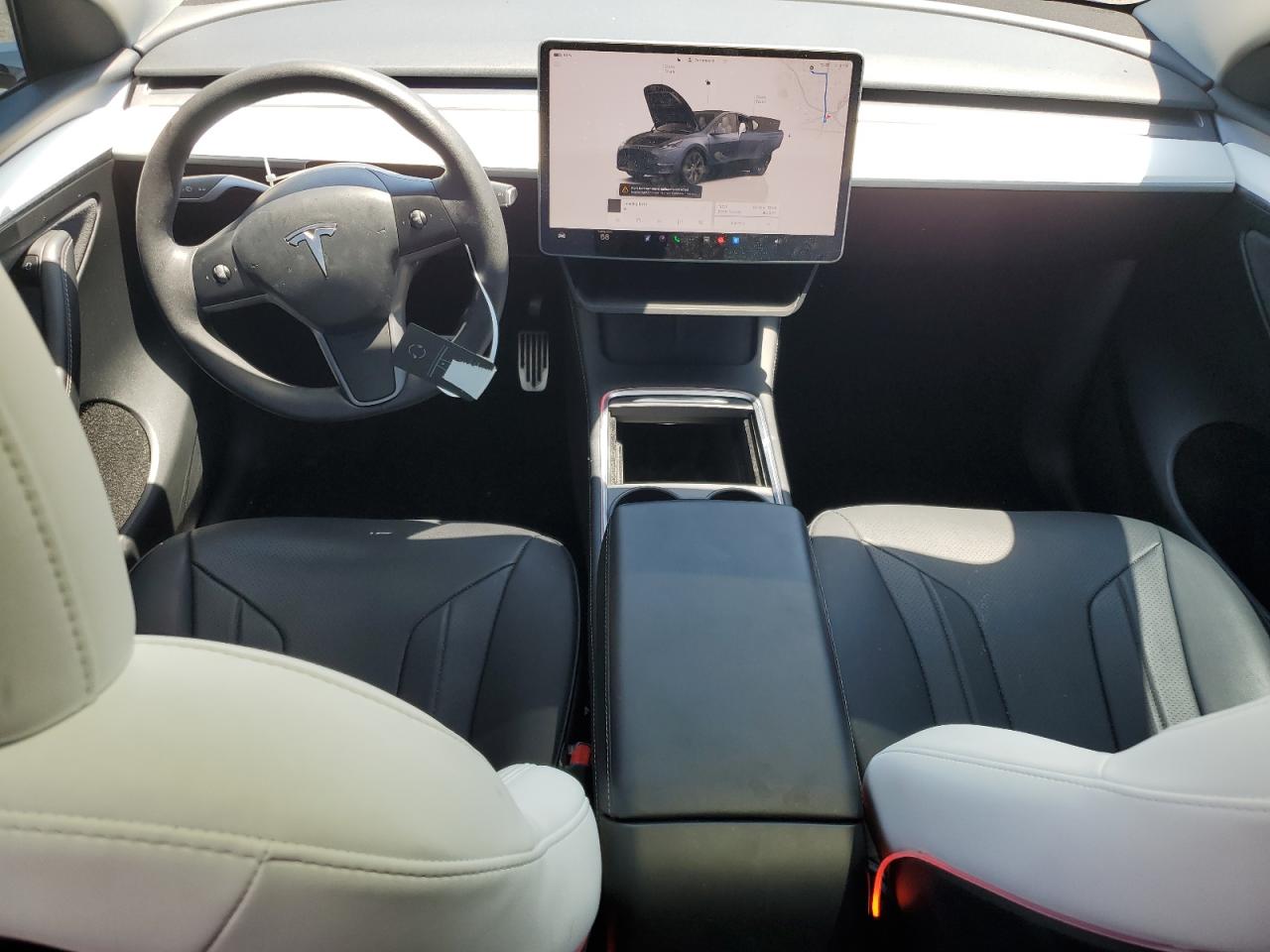2024 Tesla Model Y VIN: 7SAYGDEE2RF059384 Lot: 63147645