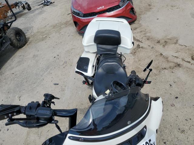  HARLEY-DAVIDSON FL 2018 Белый