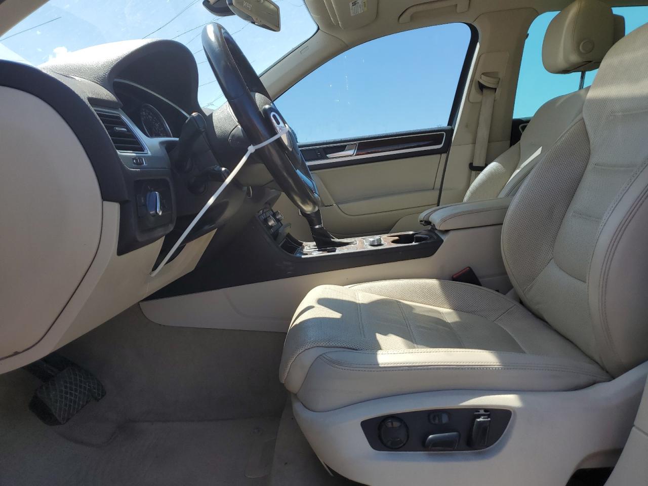 2016 Volkswagen Touareg Sport VIN: WVGEF9BP6GD012543 Lot: 63450905