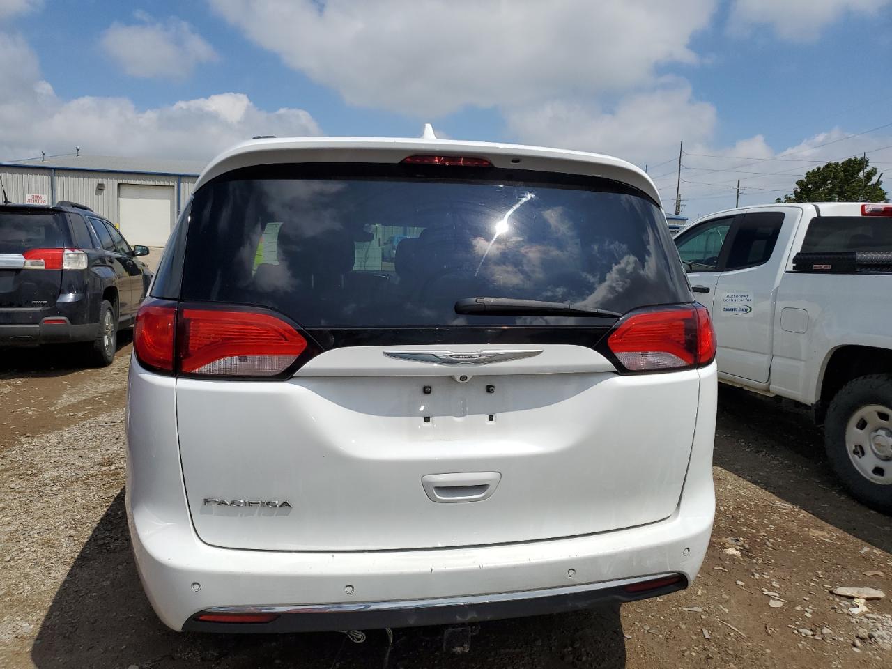 2017 Chrysler Pacifica Touring L VIN: 2C4RC1BG2HR520250 Lot: 63971075