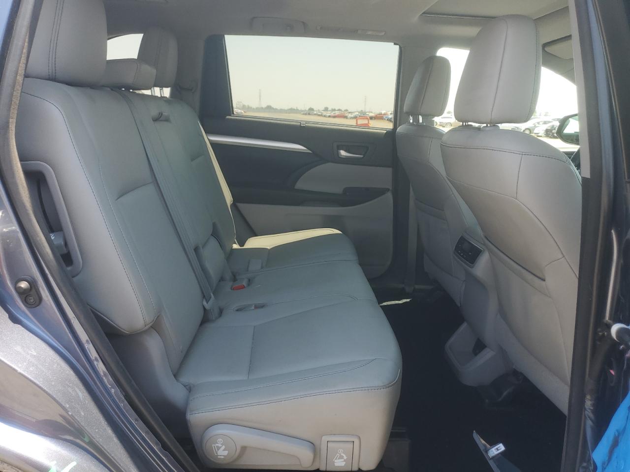 2016 Toyota Highlander Xle VIN: 5TDJKRFH9GS299799 Lot: 64113725