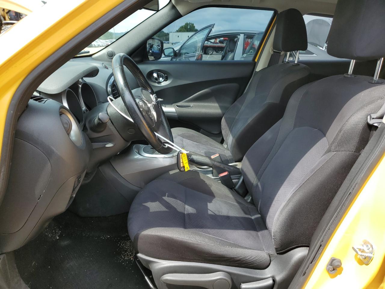 2015 Nissan Juke S VIN: JN8AF5MV3FT556174 Lot: 65265125