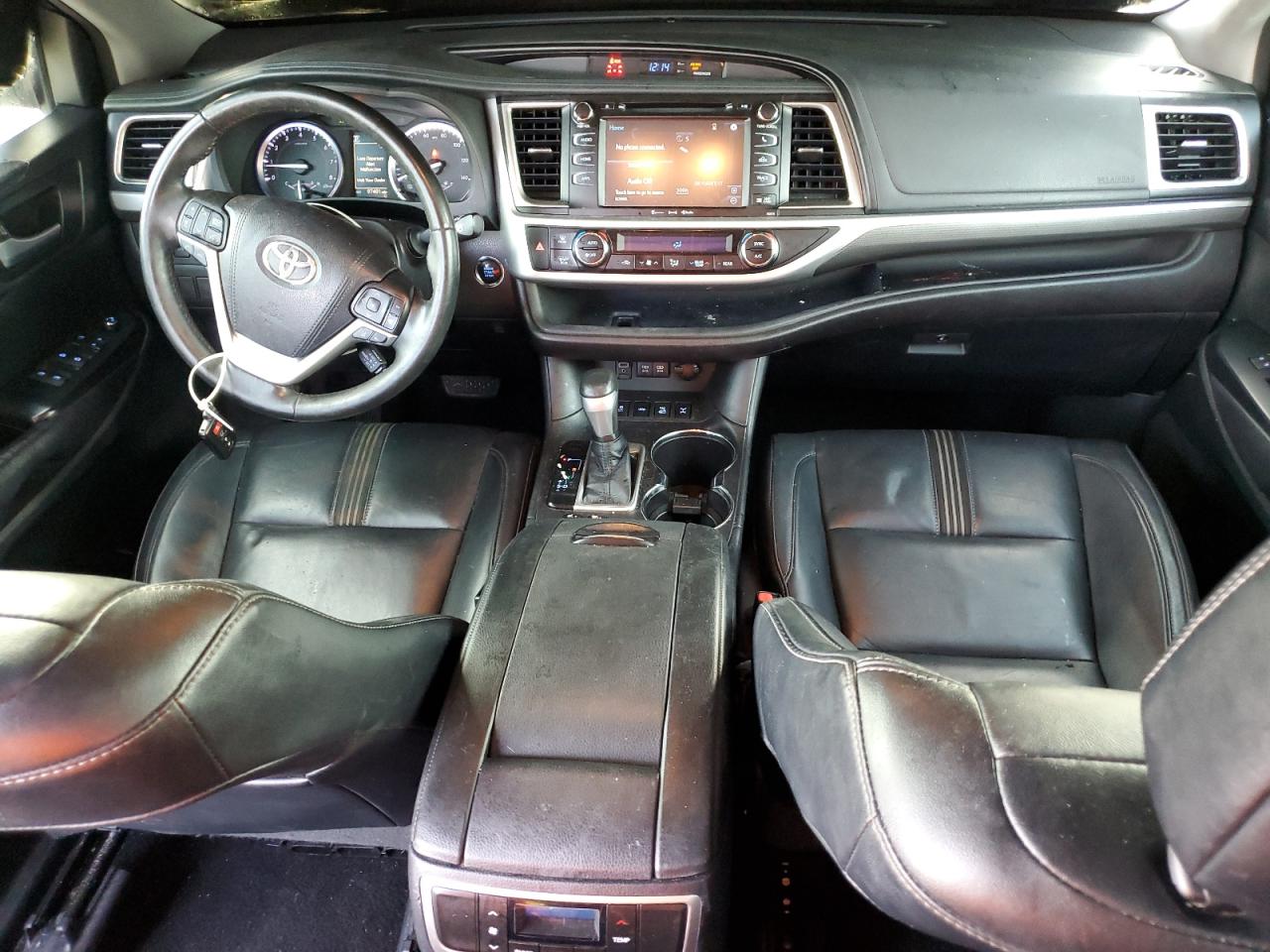 2018 Toyota Highlander Se VIN: 5TDJZRFH9JS823259 Lot: 64882735