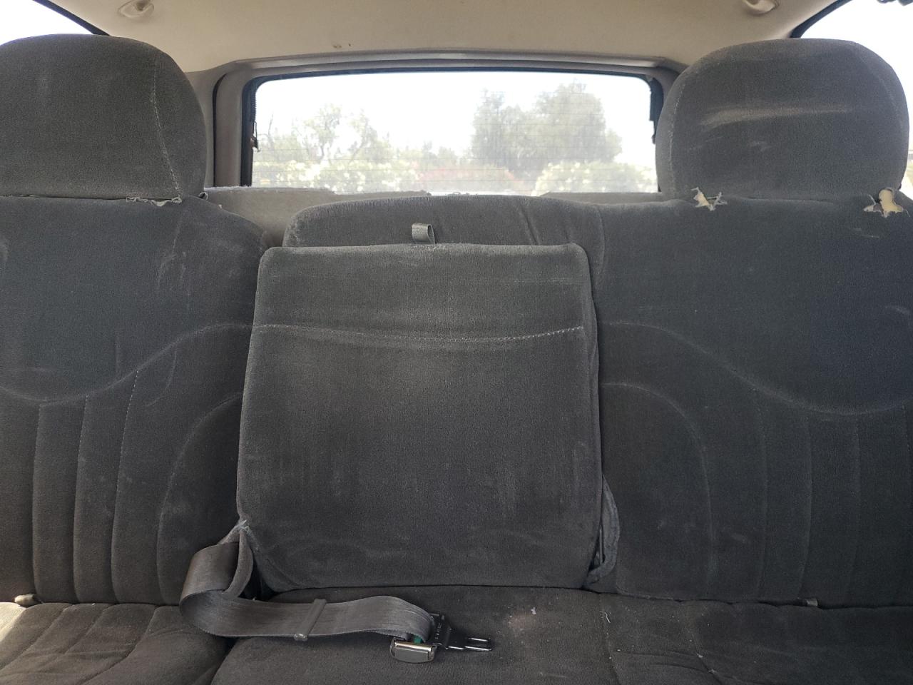 2001 Chevrolet Tahoe C1500 VIN: 1GNEC13T31R168972 Lot: 65635845
