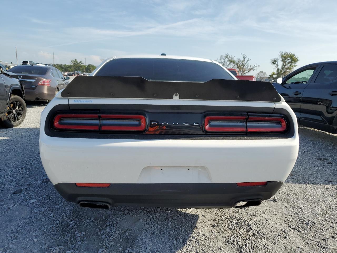2018 Dodge Challenger Sxt VIN: 2C3CDZAGXJH121752 Lot: 65638395
