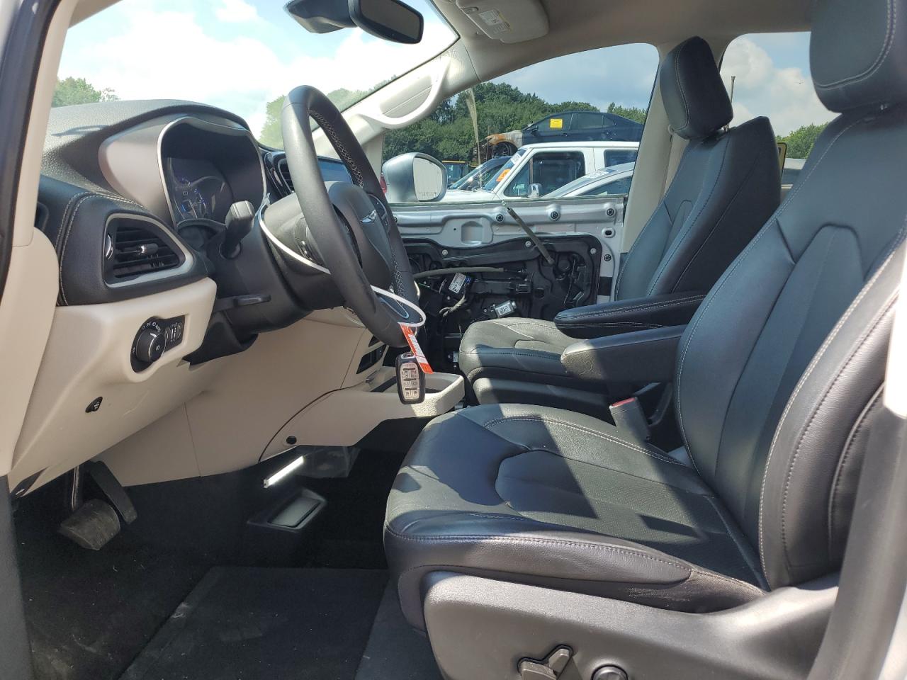 2022 Chrysler Pacifica Touring L VIN: 2C4RC1BG6NR155857 Lot: 64169535