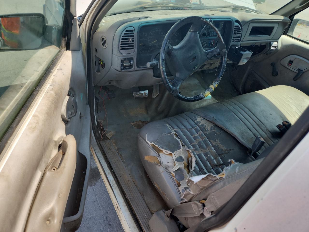 2000 Chevrolet Gmt-400 C3500 VIN: 1GBGC34R4YF471324 Lot: 63224225