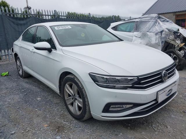 2019 VOLKSWAGEN PASSAT SE