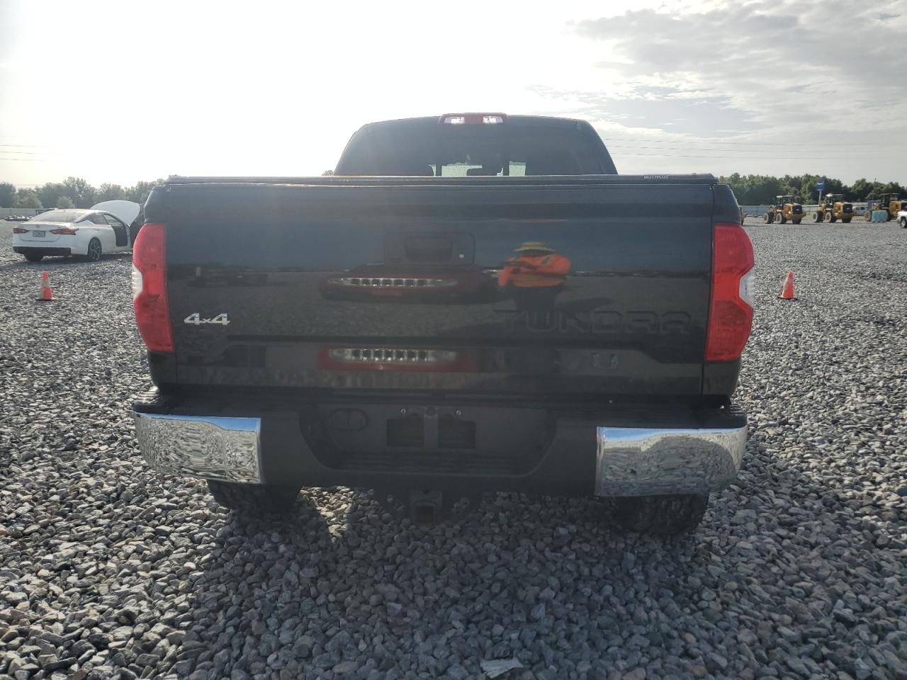 2018 Toyota Tundra Double Cab Sr VIN: 5TFUW5F15JX735627 Lot: 62729305