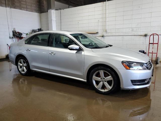  VOLKSWAGEN PASSAT 2012 Серебристый