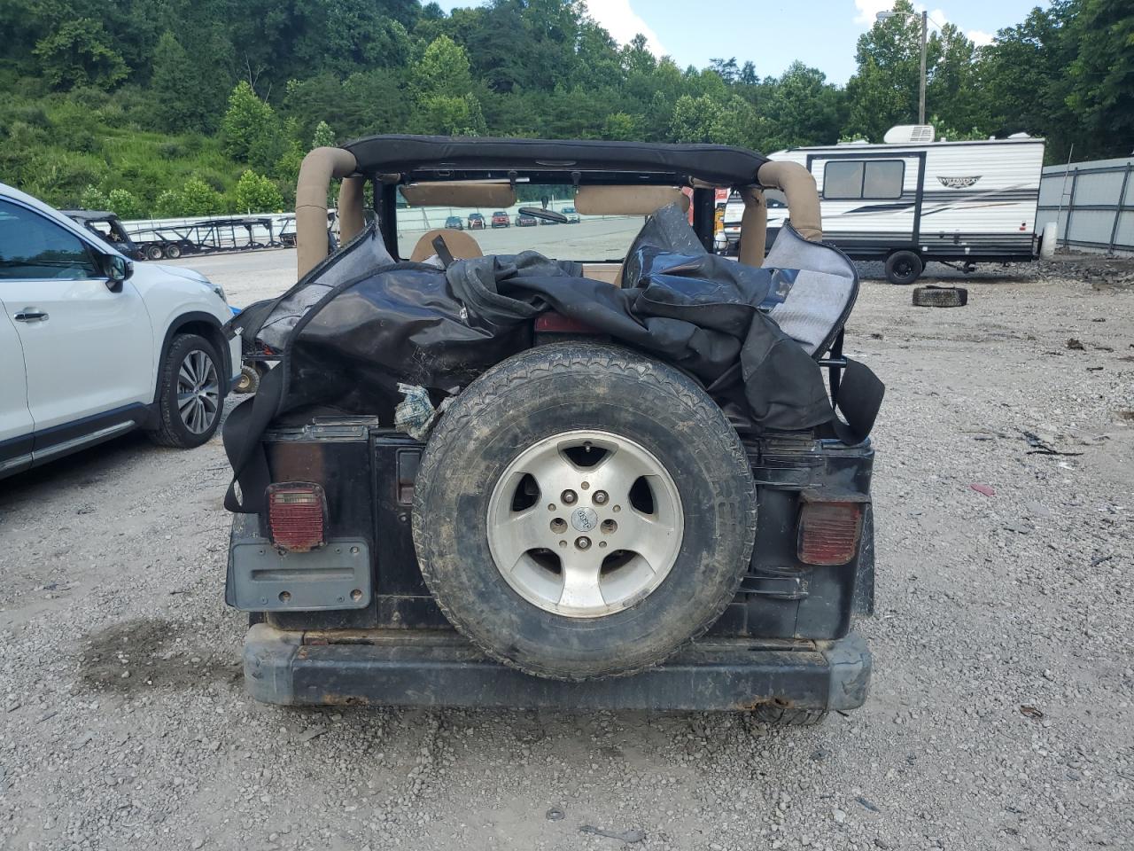 2000 Jeep Wrangler / Tj Sahara VIN: 1J4FA59SXYP753332 Lot: 65791205