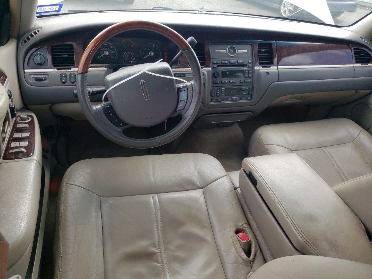 2009 Lincoln Town Car Signature Limited VIN: 2LNHM82V69X612809 Lot: 63385215