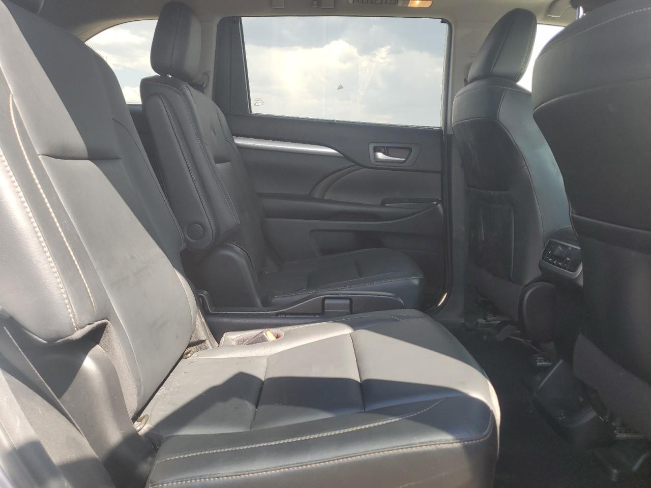 2018 Toyota Highlander Se VIN: 5TDJZRFH6JS551575 Lot: 66157725