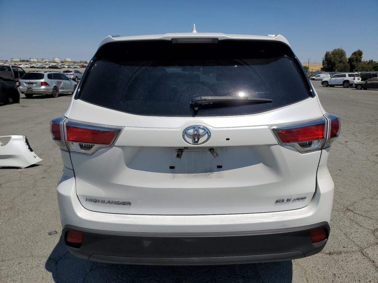 2015 Toyota Highlander Xle VIN: 5TDJKRFH5FS215881 Lot: 64847315