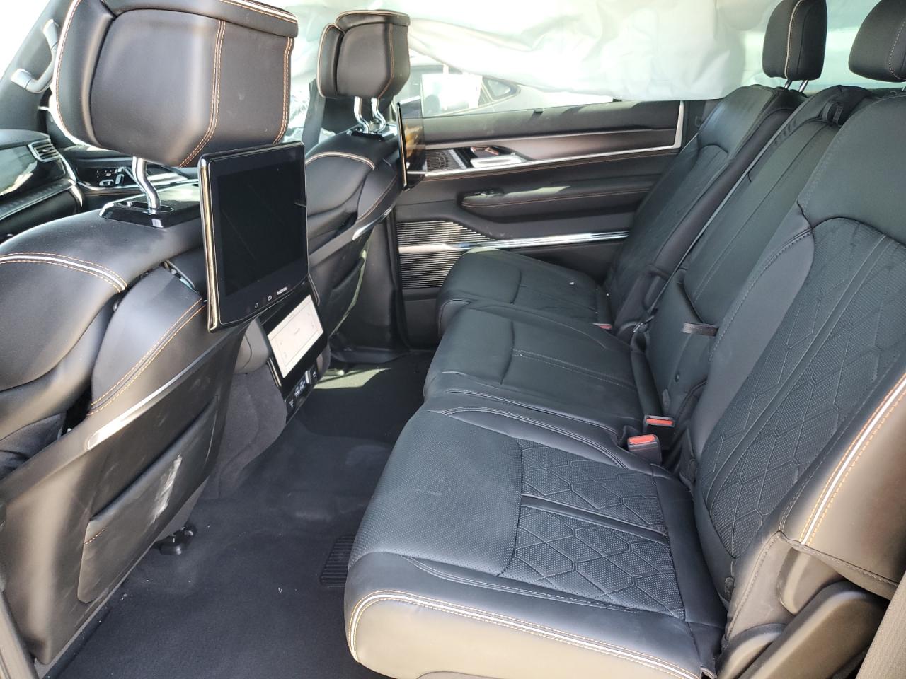 2024 Jeep Grand Wagoneer L Series Iii VIN: 1C4SJSGP0RS159302 Lot: 66642895