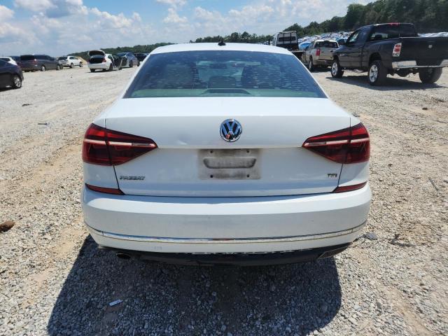  VOLKSWAGEN PASSAT 2018 Biały