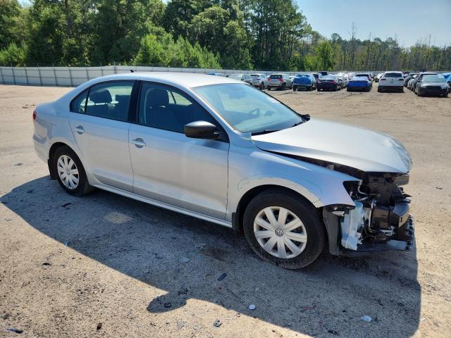Sedans VOLKSWAGEN JETTA 2016 Srebrny