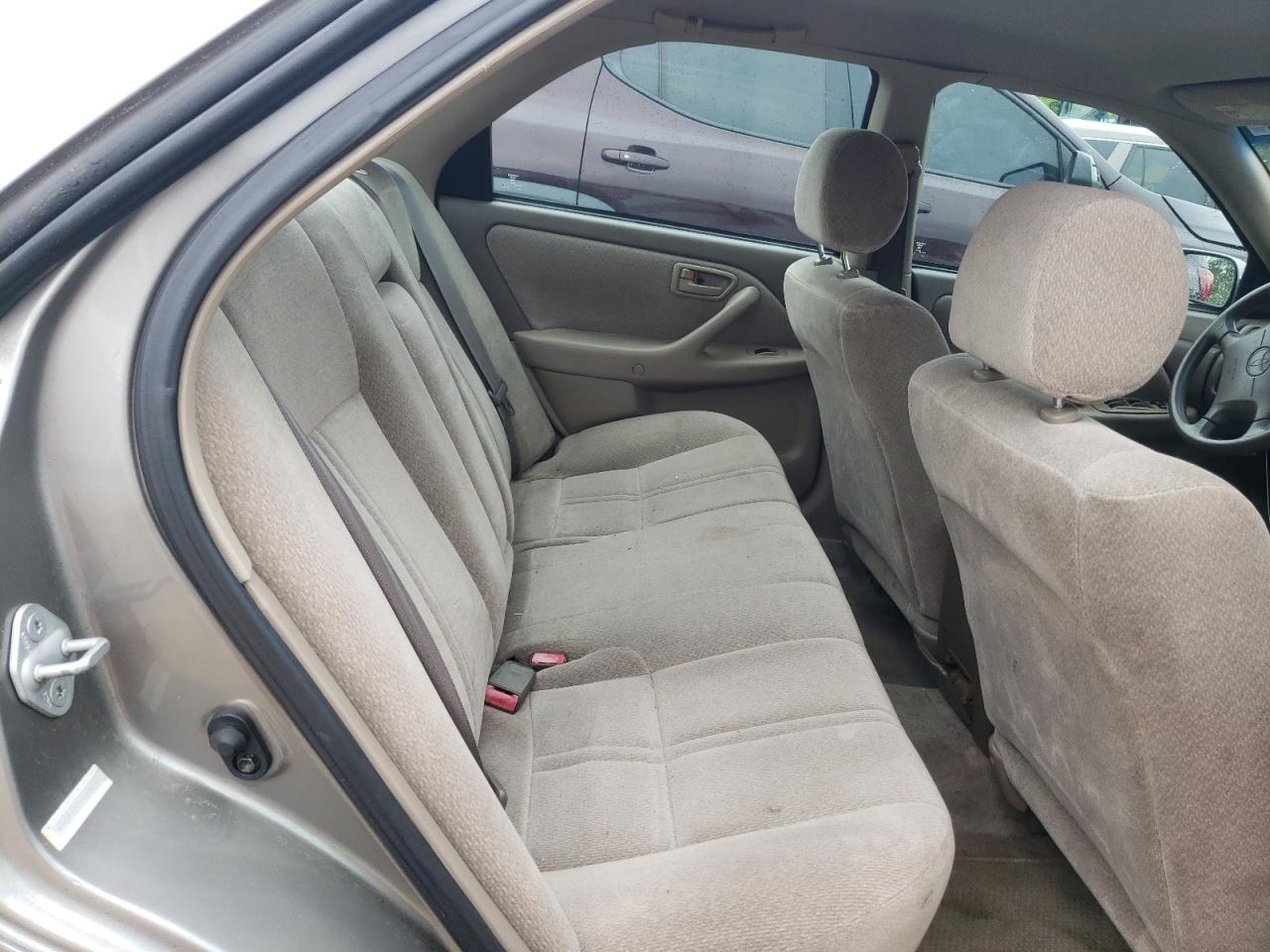 2000 Toyota Camry Le VIN: 4T1BF22K2YU098272 Lot: 64111105