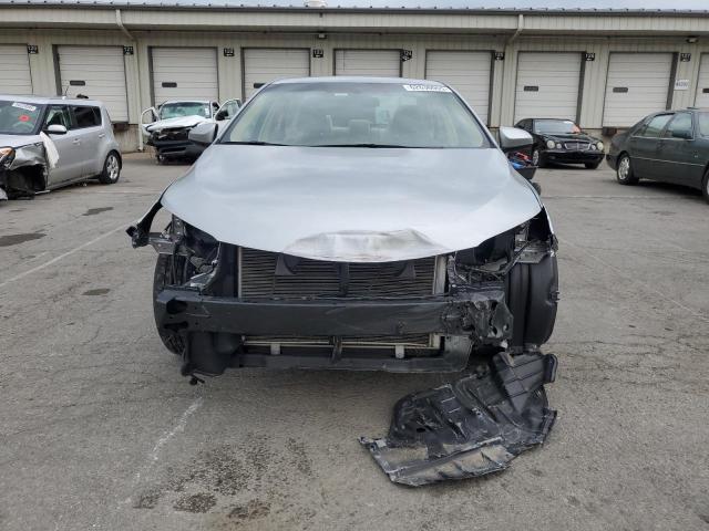  TOYOTA CAMRY 2017 Srebrny