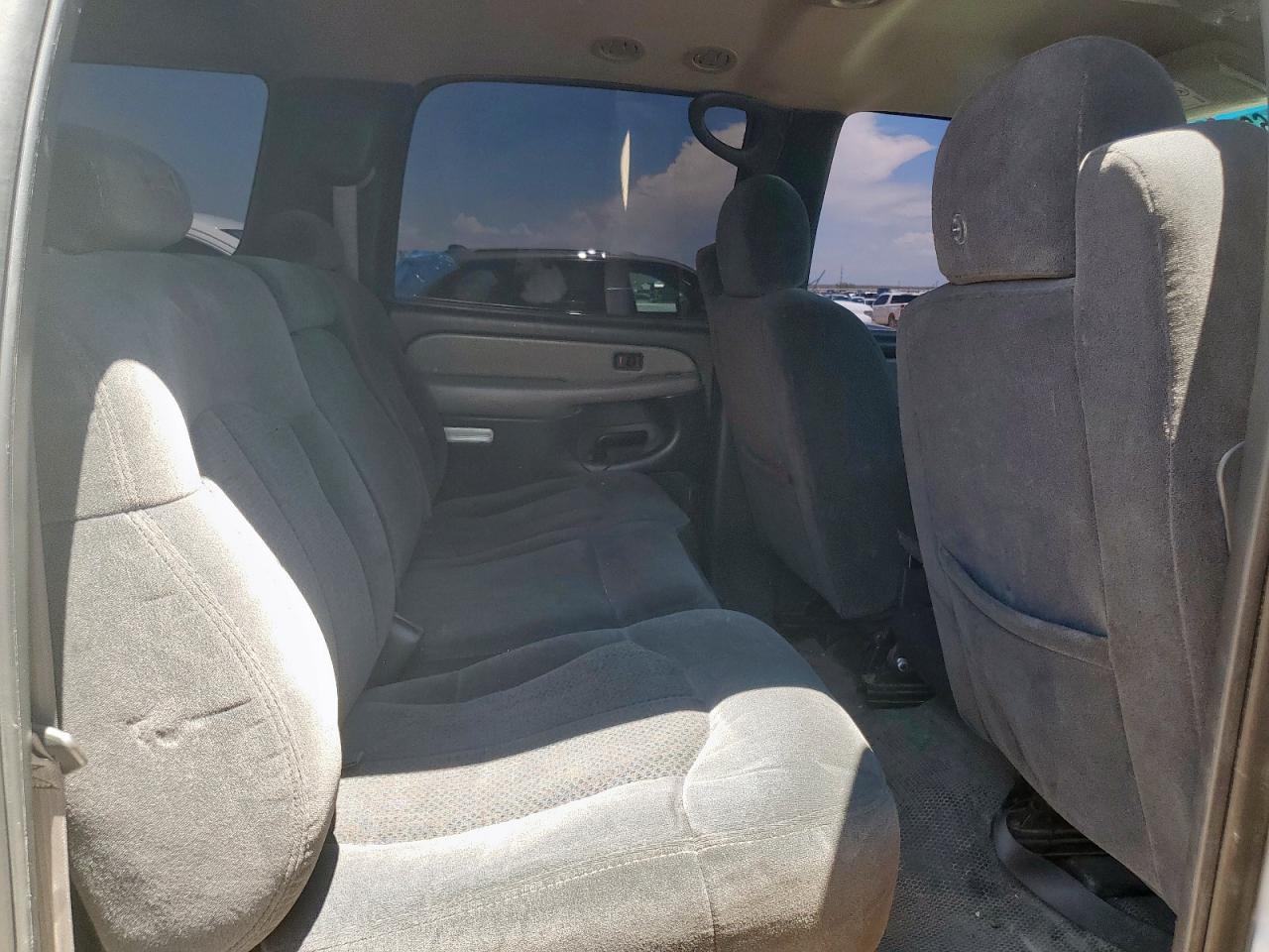 2002 Chevrolet Suburban C2500 VIN: 3GNGC26U42G275100 Lot: 63702525