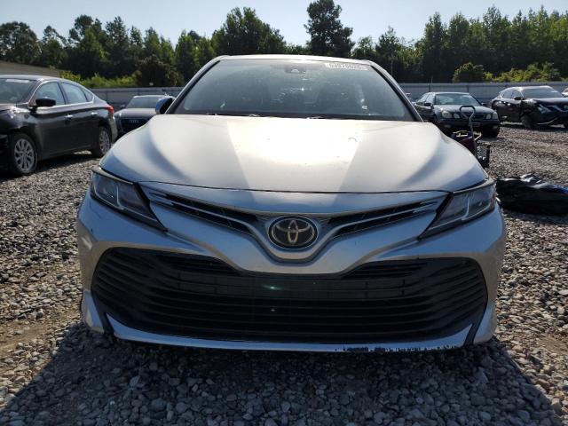  TOYOTA CAMRY 2018 Srebrny