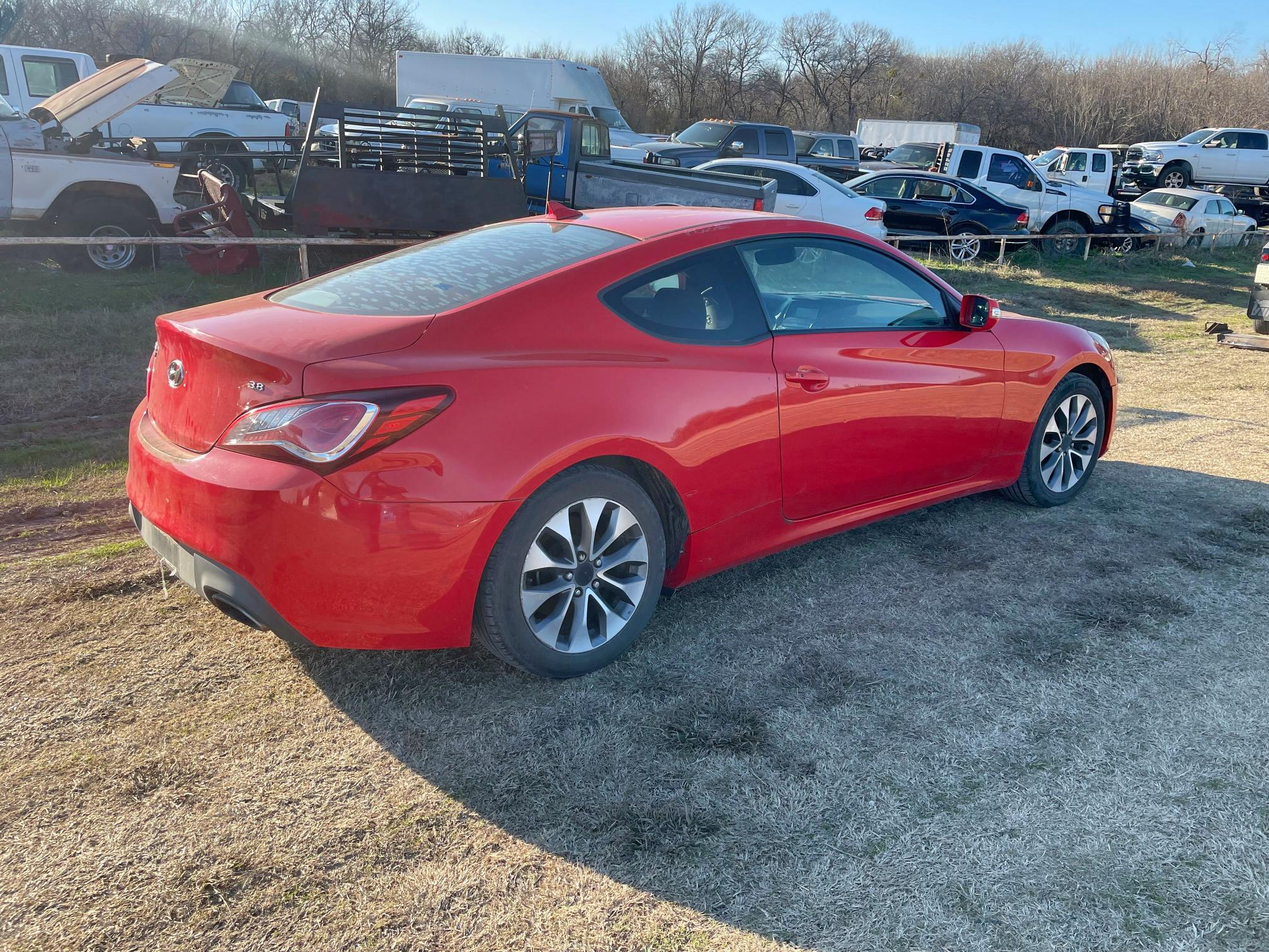 Coupet HYUNDAI GENESIS 2015 Red