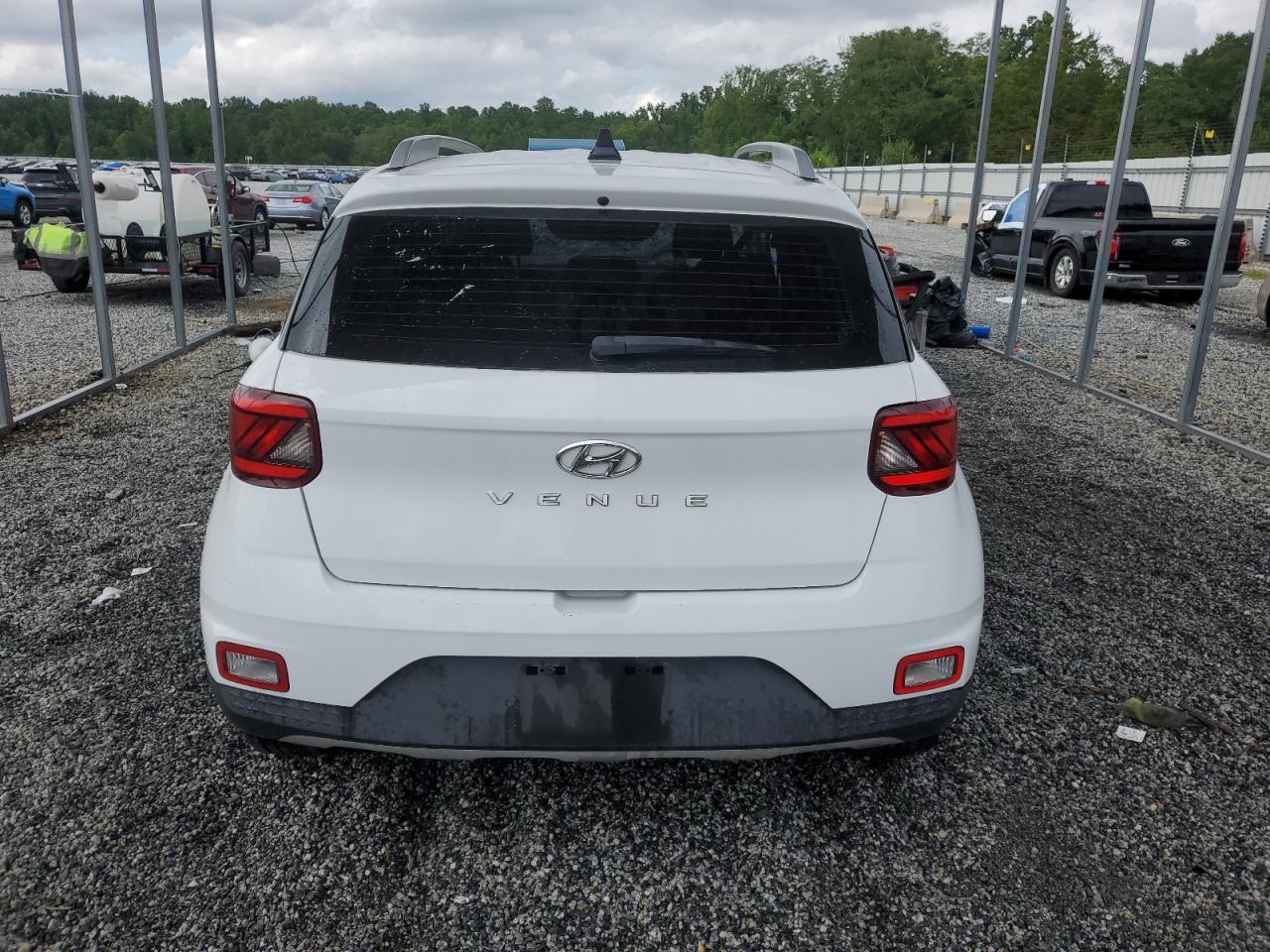 2022 Hyundai Venue Sel VIN: KMHRC8A34NU167365 Lot: 63236475