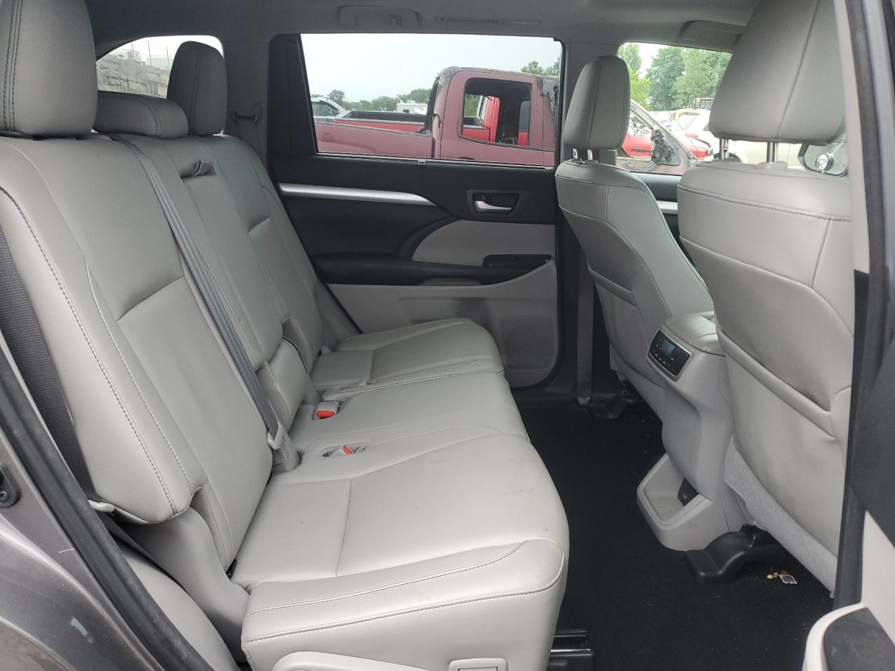 2018 Toyota Highlander Se VIN: 5TDJZRFH2JS869807 Lot: 65345755