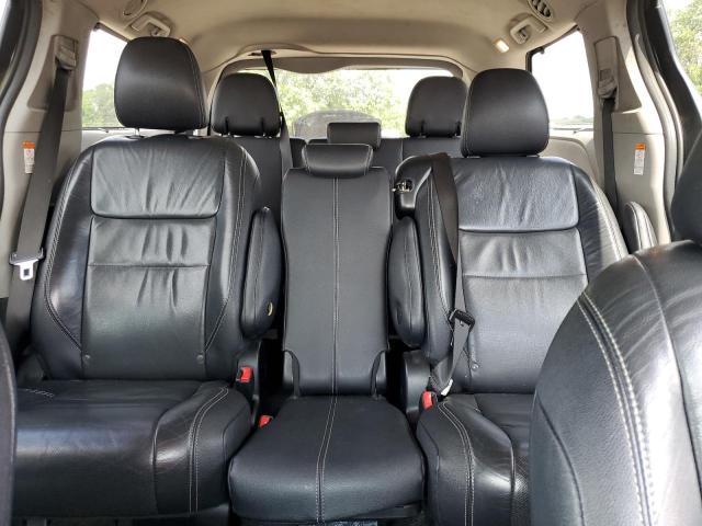 2017 TOYOTA SIENNA SE  