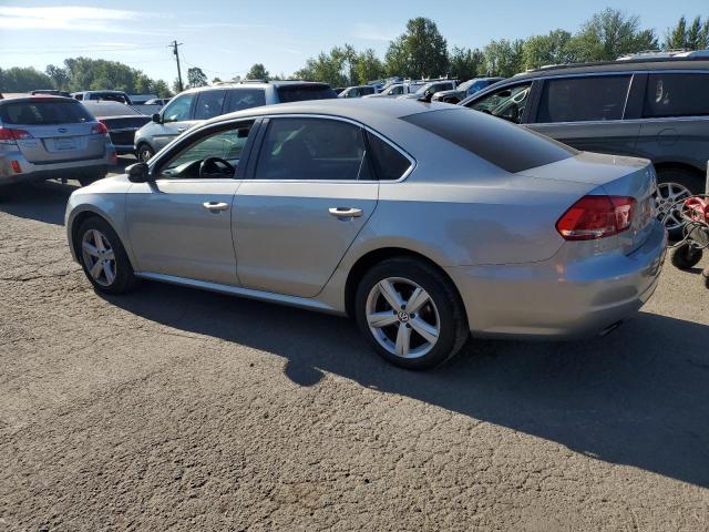 Sedans VOLKSWAGEN PASSAT 2013 Gray