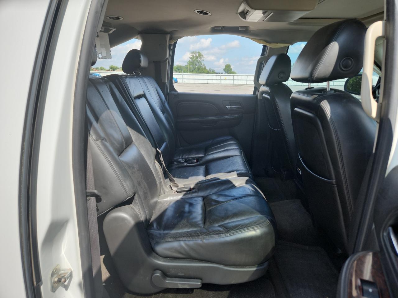 2007 GMC Yukon Xl Denali VIN: 1GKFK66867J365702 Lot: 64117995