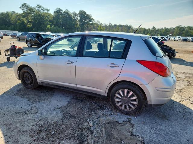Hatchbacks NISSAN VERSA 2012 Srebrny