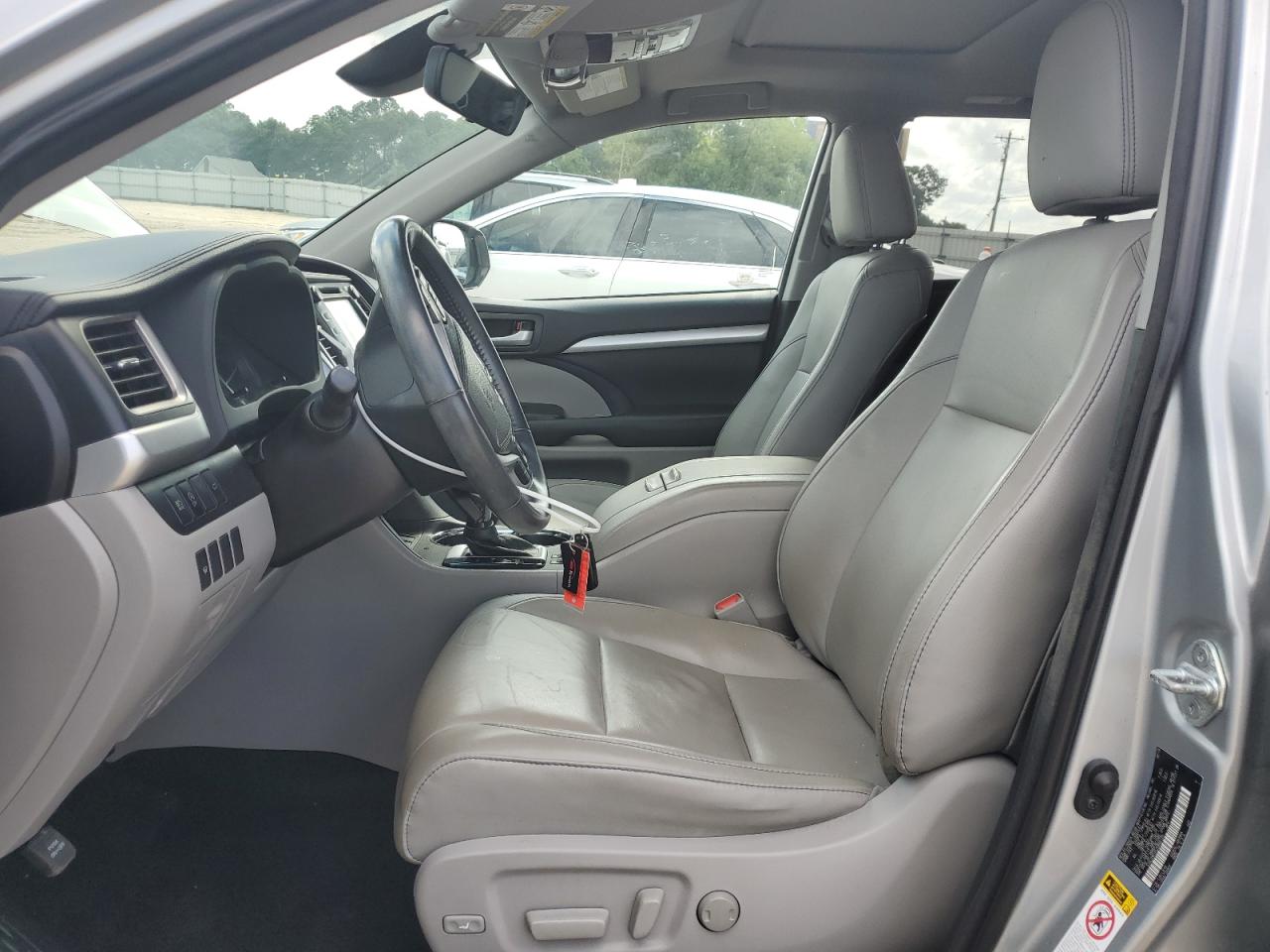 2018 Toyota Highlander Se VIN: 5TDJZRFHXJS889139 Lot: 64254145