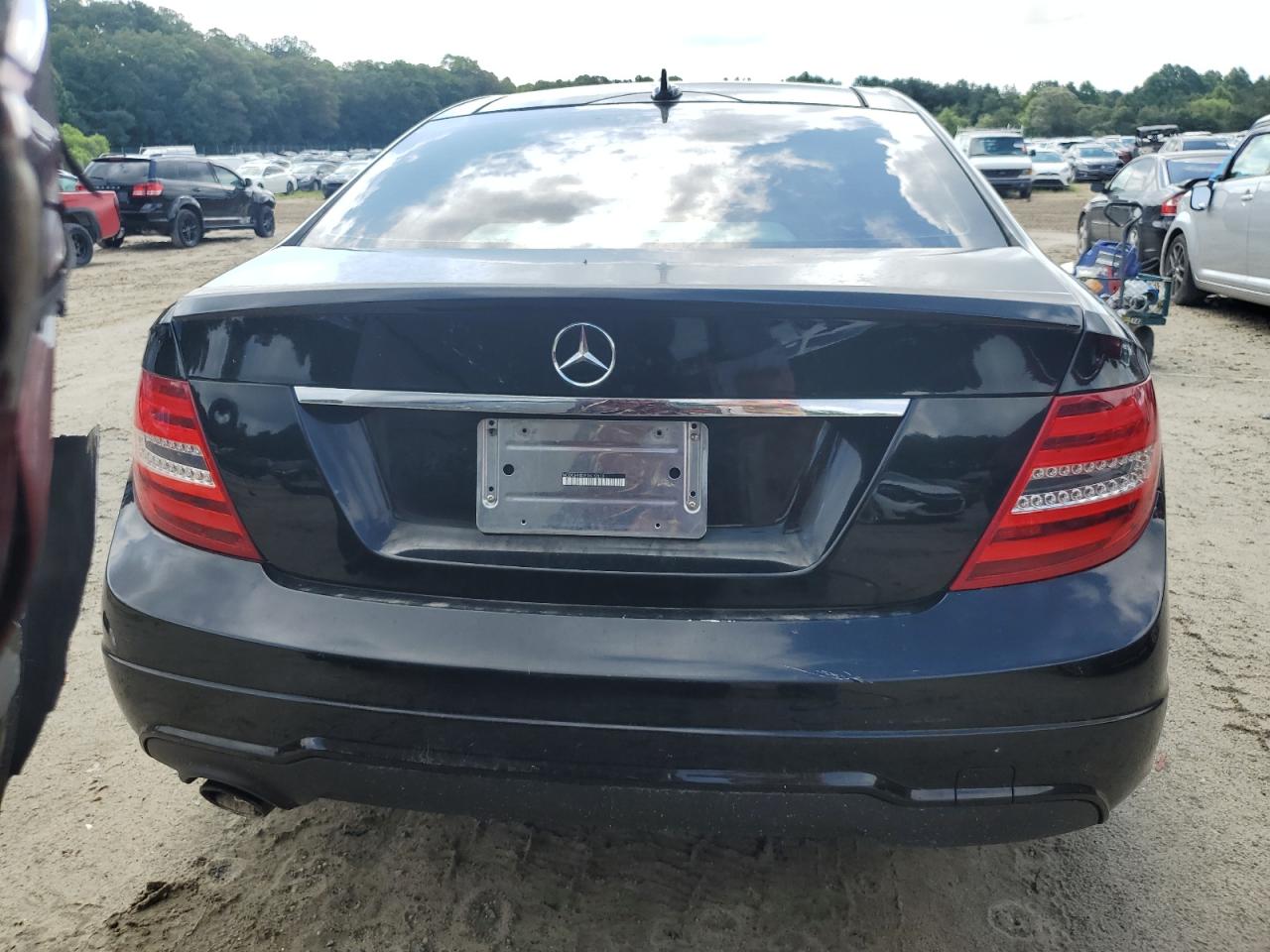 2015 Mercedes-Benz C 250 VIN: WDDGJ4HB2FG410619 Lot: 63898435