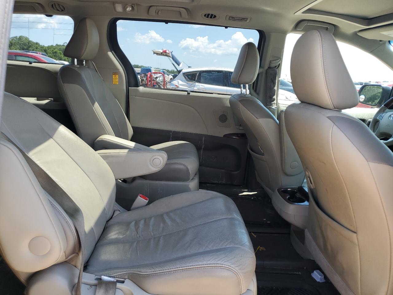 2014 Toyota Sienna Xle VIN: 5TDYK3DC8ES414814 Lot: 64577875