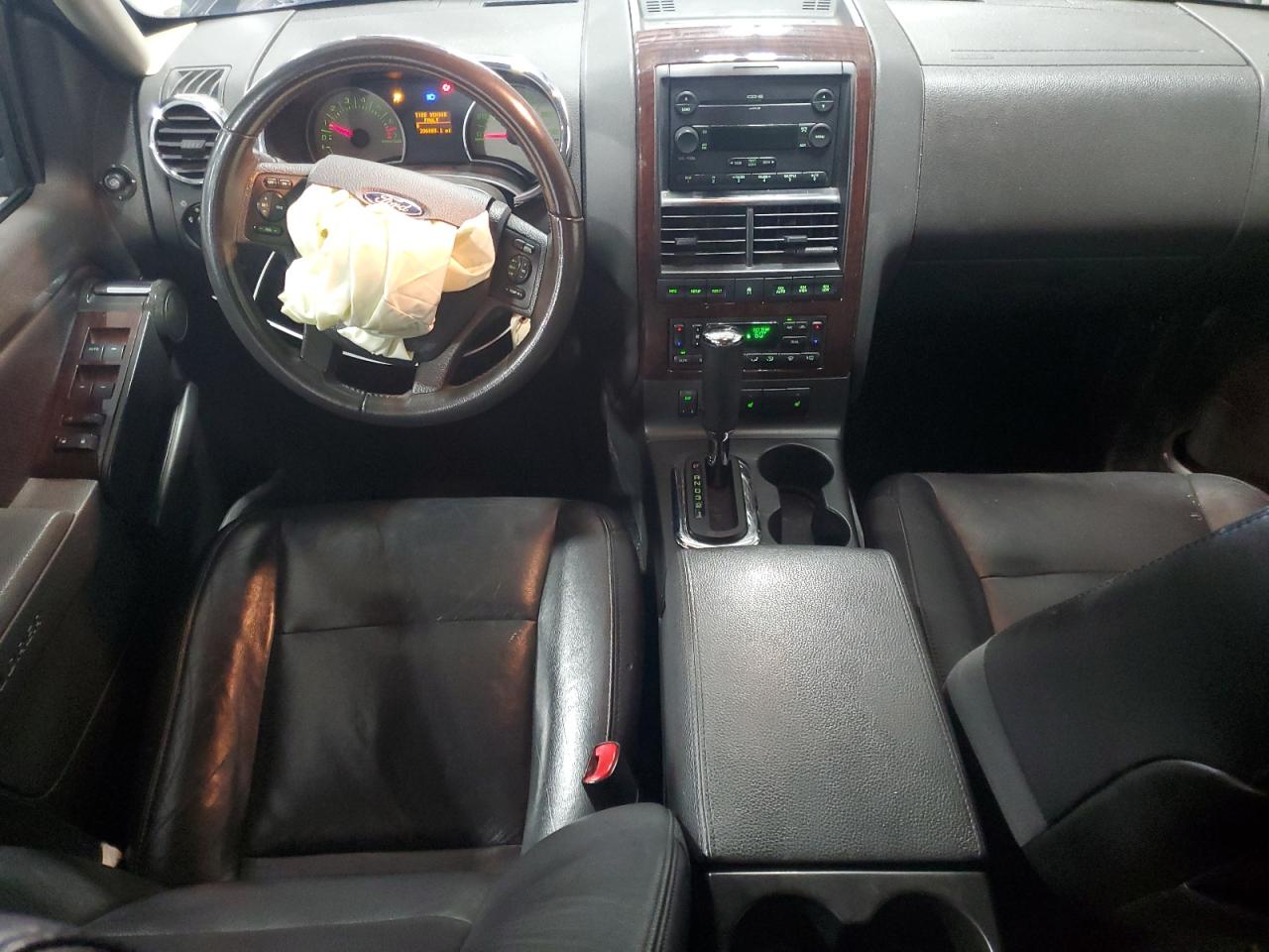 2006 Ford Explorer Limited VIN: 1FMEU75836UB00561 Lot: 64801395