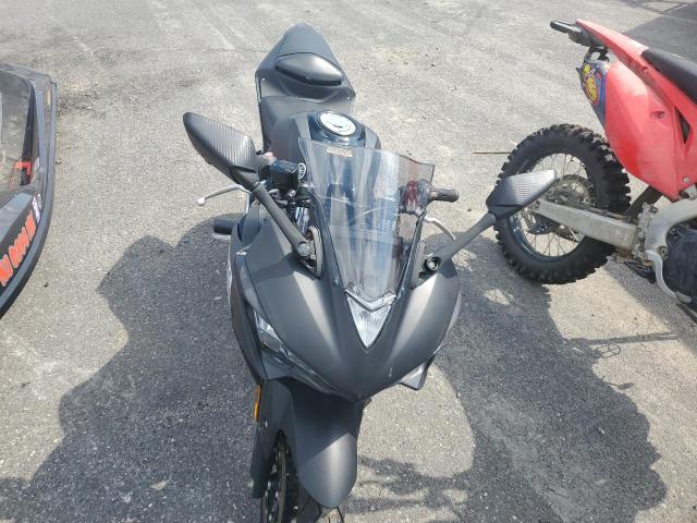 2017 YAMAHA YZFR3   