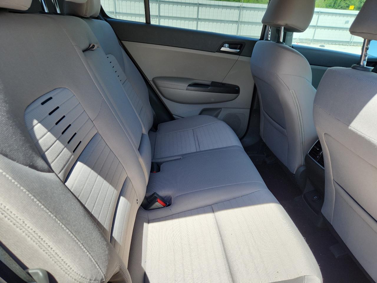 kndpm3ac9j7389016 KNDPM3AC9J7389016 2018 Kia Sportage Lx