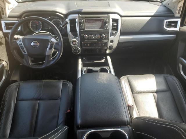  NISSAN TITAN 2018 Czarny