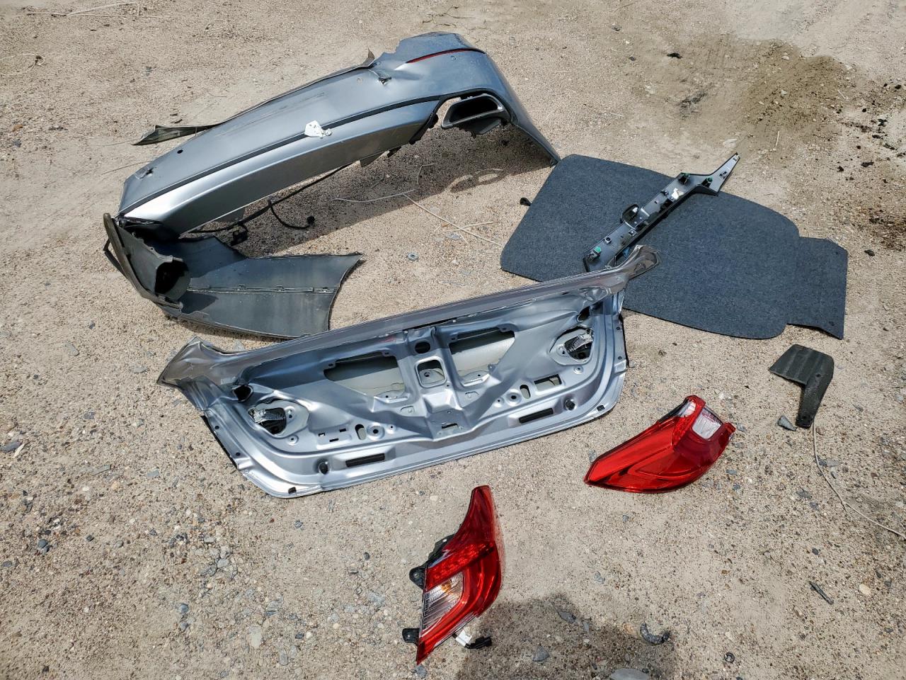 VIN: 1HGCV2F97JA043974 2018 HONDA ACCORD