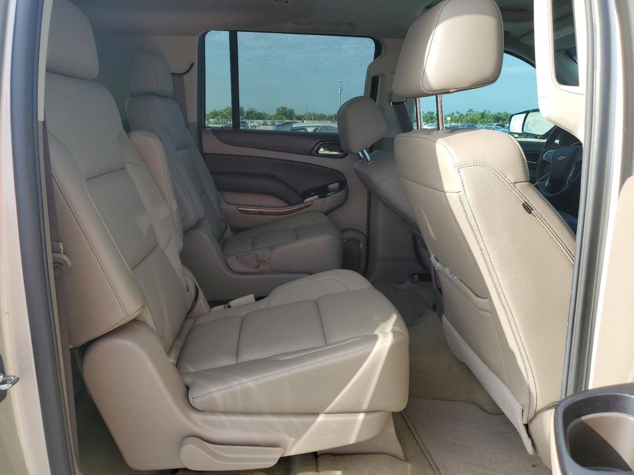 2017 Chevrolet Suburban C1500 Premier VIN: 1GNSCJKC6HR352723 Lot: 63122675