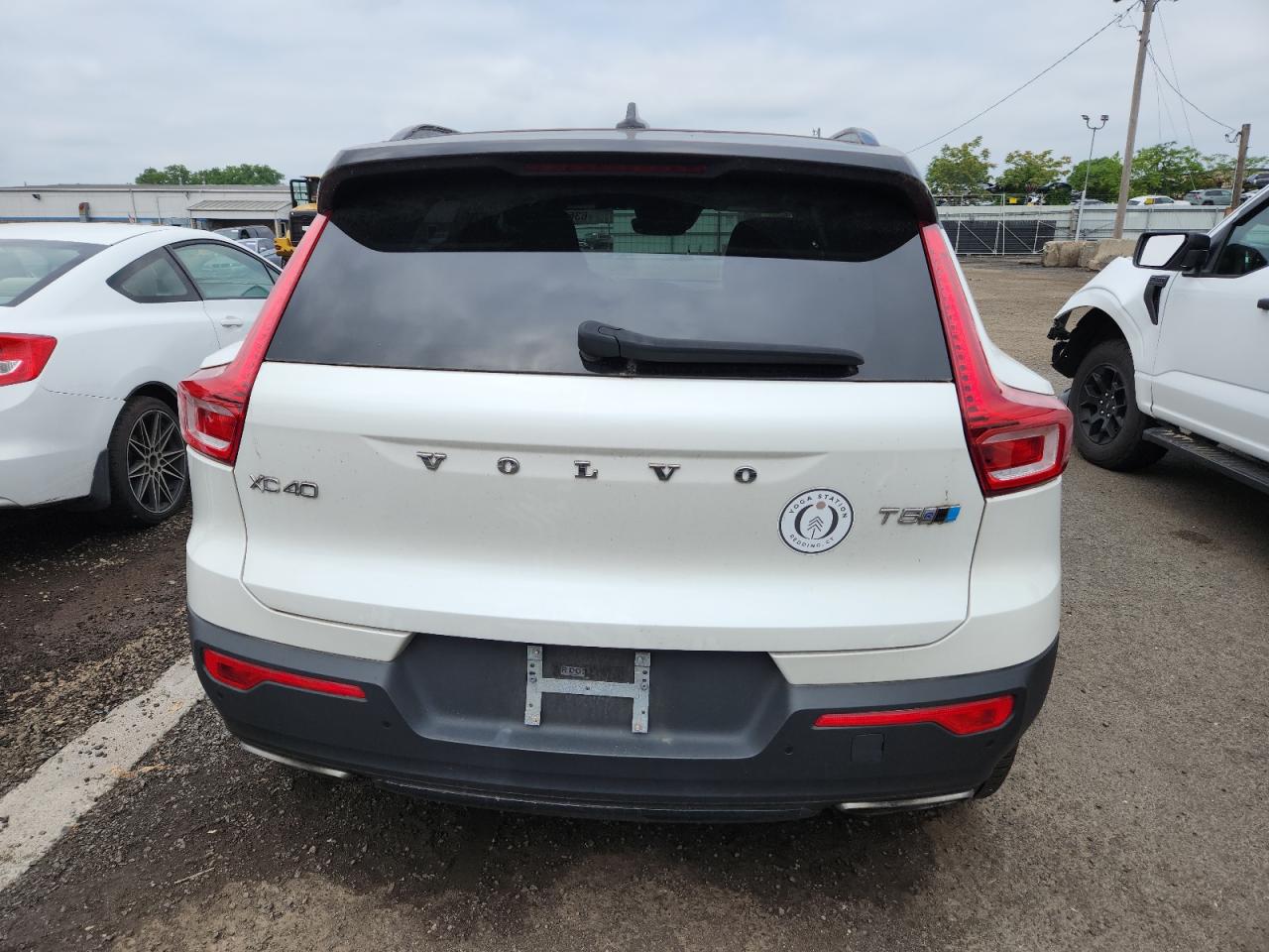 2019 Volvo Xc40 T5 R-Design VIN: YV4162UM0K2128156 Lot: 63665795
