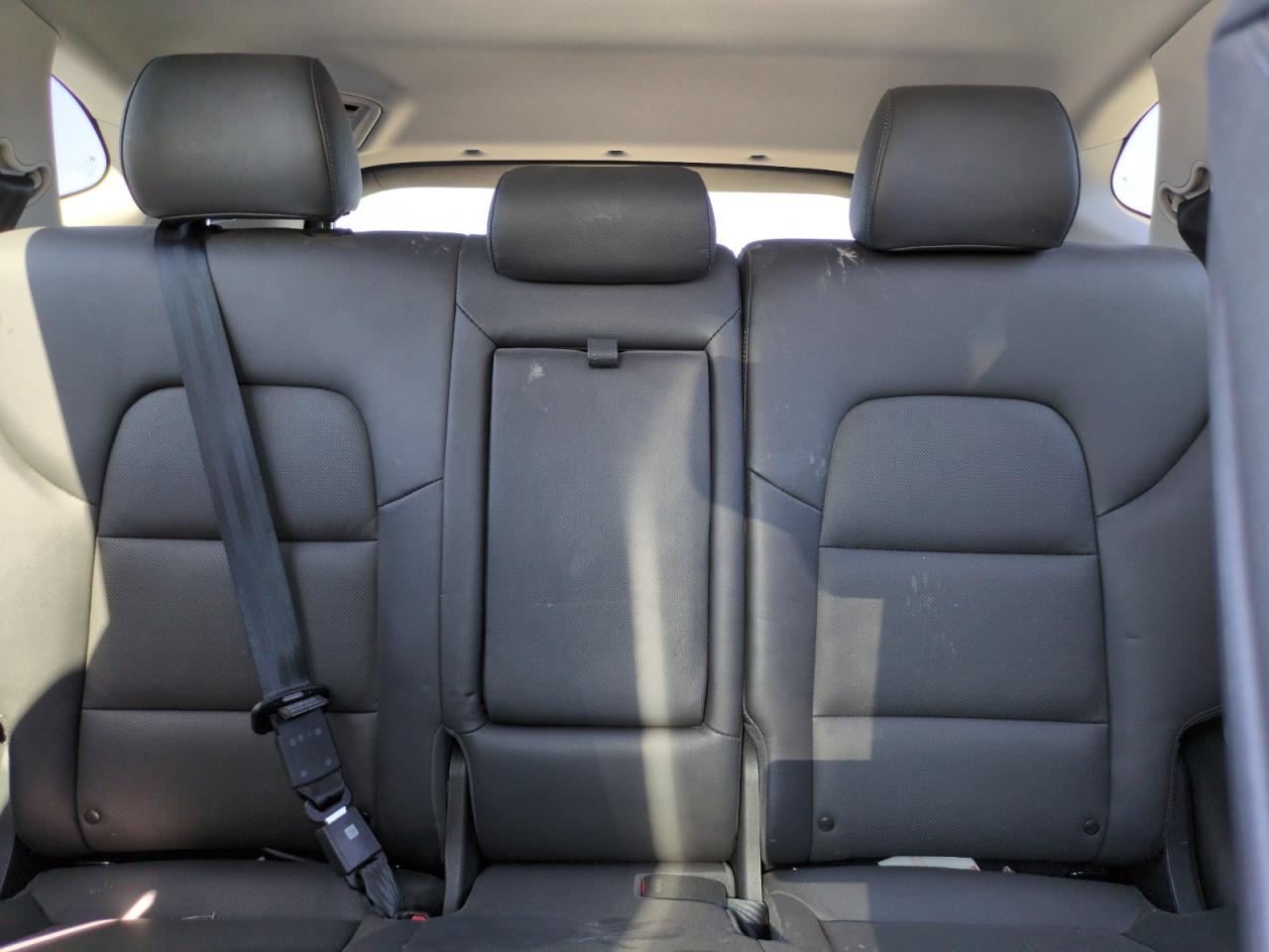 KM8J3CA29JU778008 2018 Hyundai Tucson Value