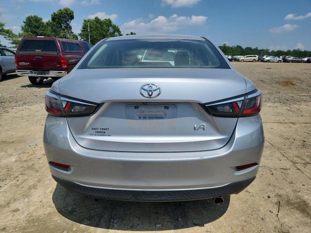  TOYOTA YARIS 2018 Srebrny