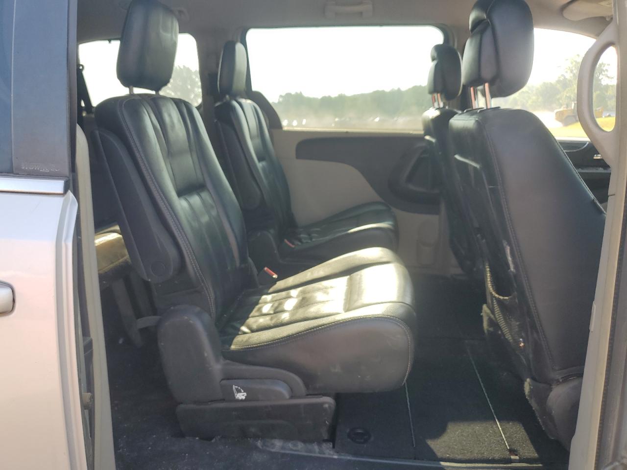 2011 Chrysler Town & Country Touring L VIN: 2A4RR8DG9BR796592 Lot: 64542385