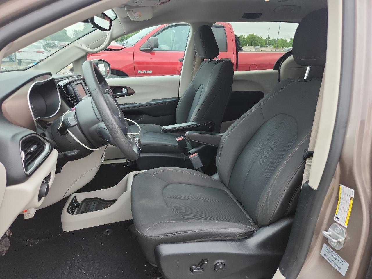 2017 Chrysler Pacifica Touring VIN: 2C4RC1DG8HR577890 Lot: 65434155