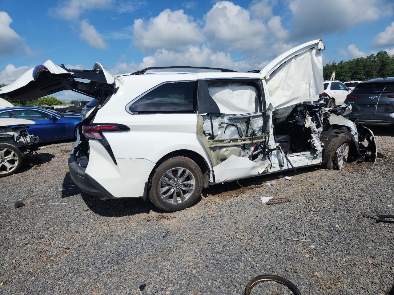 2025 Toyota Sienna Le white null hybrid 5TDGSKFC3SS168446 photo #4