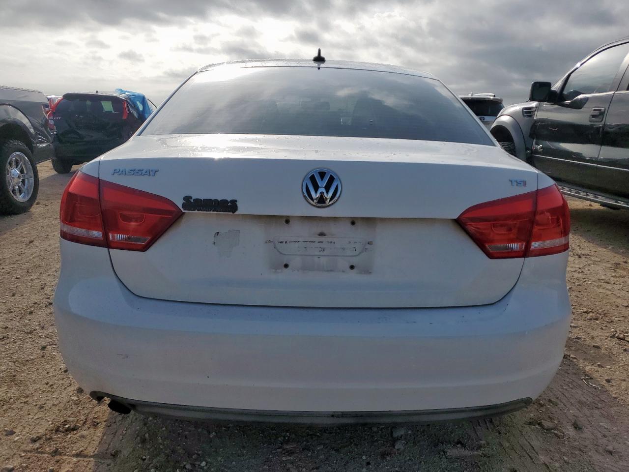 2015 Volkswagen Passat S VIN: 1VWAT7A39FC048680 Lot: 63153965